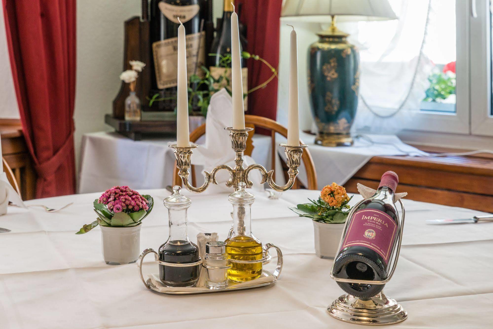 Hotel Goldener Sternen คอนสตานซ์ ภายนอก รูปภาพ