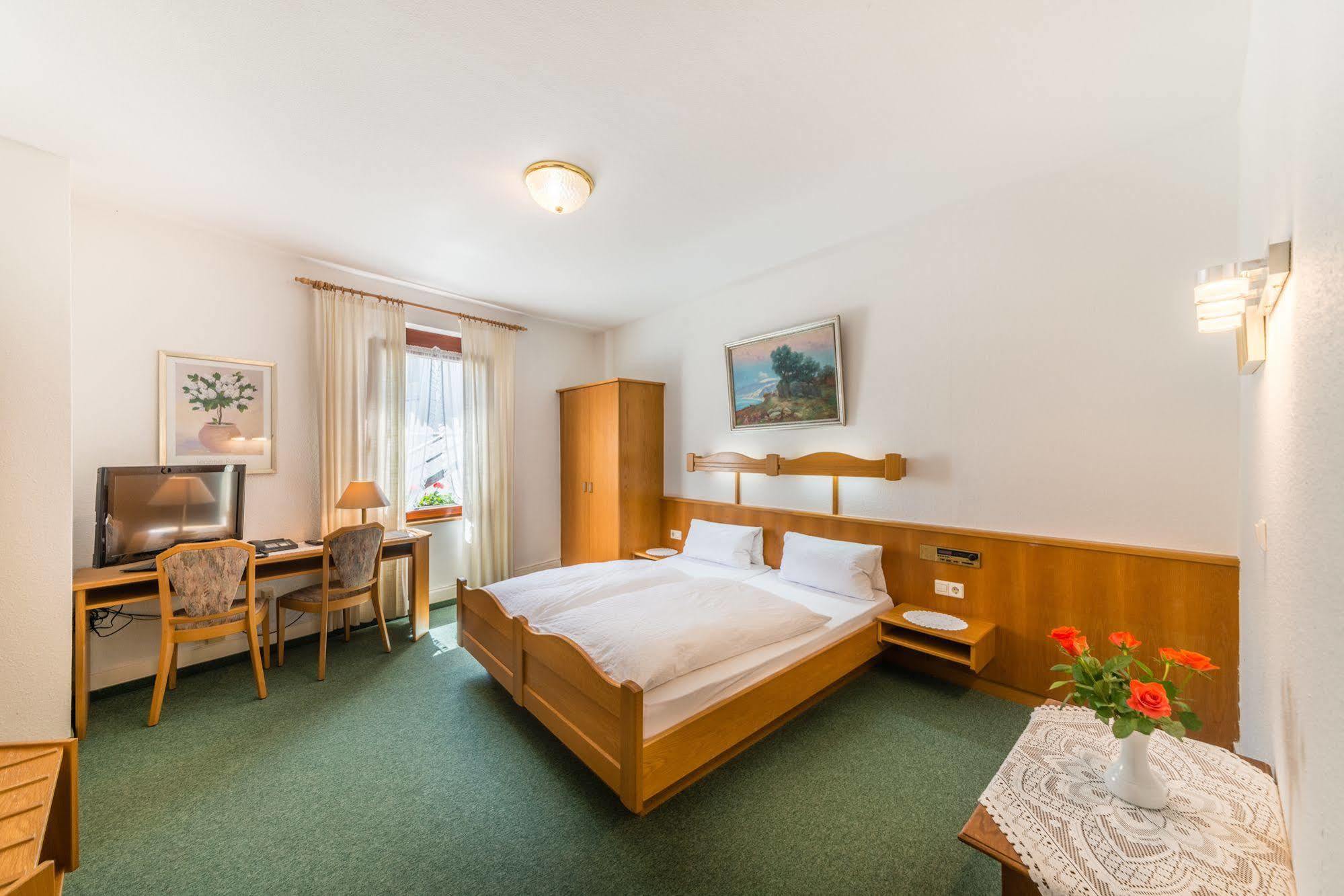 Hotel Goldener Sternen คอนสตานซ์ ภายนอก รูปภาพ