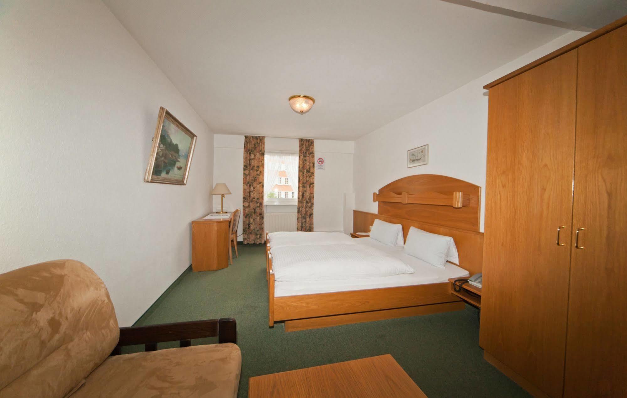 Hotel Goldener Sternen คอนสตานซ์ ภายนอก รูปภาพ